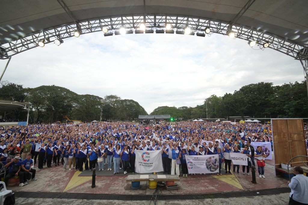 Thousands of members of the coop sector gather during the lYC2025 launch