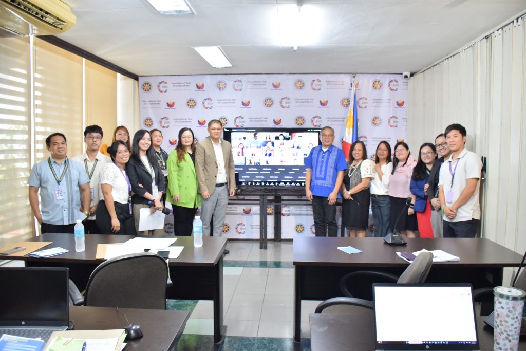 Usec. Alexander B. Raquepo (7th from the right), along with Resource Persons Atty. Sonny Von N. Ruaya (8th from the right) and Atty. Alanna Gayle Ashley B. Khio (9th from the right), OIC-Administrator Atty. Ma. Lourdes P. Pacao (6th from the right), OIC-Deputy Administrator Ma. Caridad Dela Cruz Graza (5th from the right), Chief of the Legal Affairs Service - Legal Division Atty. Sheena T. Rima (4th from the right) together with the participants from CDA Head Office.